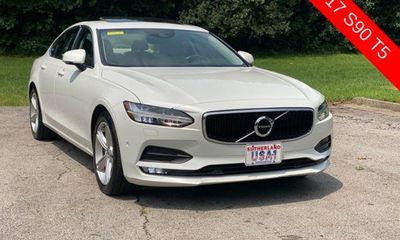 2017 Volvo S90 Momentum