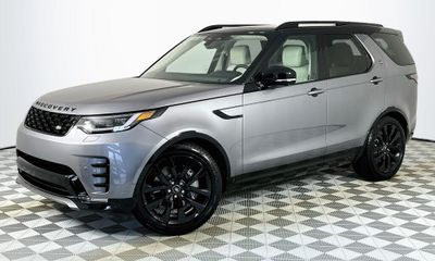 2026 Land Rover Discovery P360 Dynamic SE