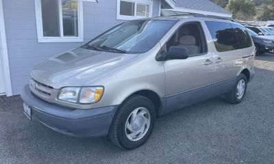 2000 Toyota Sienna LE XLE