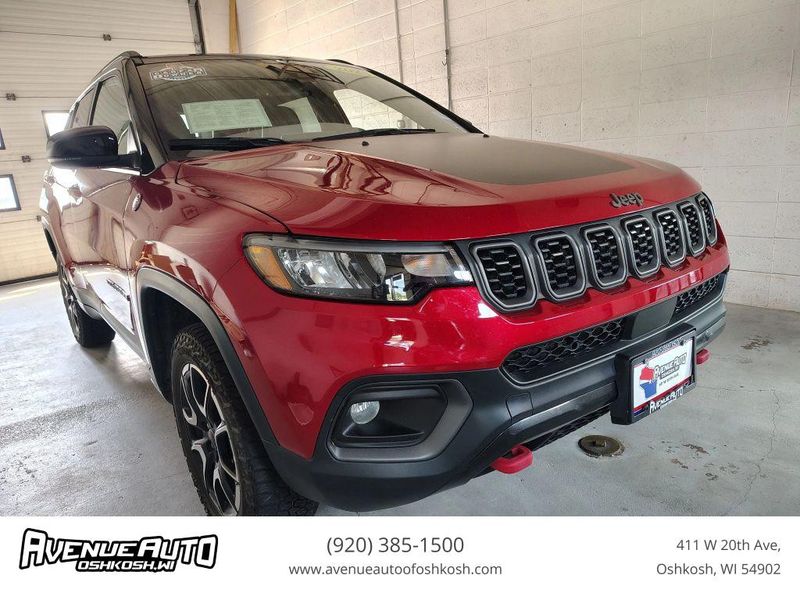 2025 Jeep Compass — a typically priced live listing