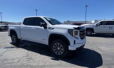 2024 GMC Sierra AT4