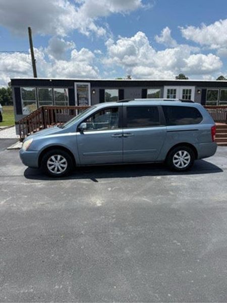 2011 Kia Sedona — a typically priced live listing