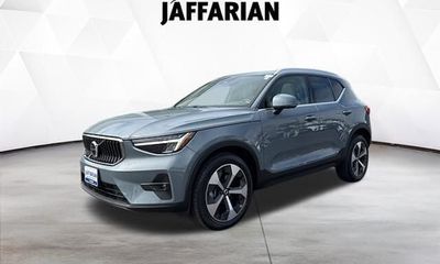 2023 Volvo XC40 Plus Bright