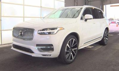 2023 Volvo XC90 Plus Bright
