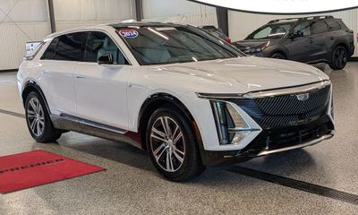 2024 Cadillac Lyriq LUX 2