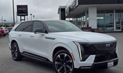 2025 Cadillac Escalade IQ Sport 1