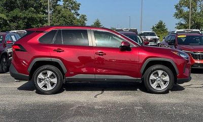 2022 Toyota RAV4 LE