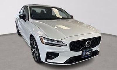 2024 Volvo S60 Plus Black Edition