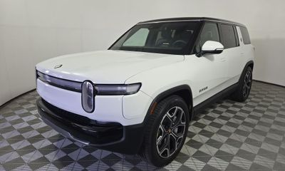 2025 Rivian R1S Adventure
