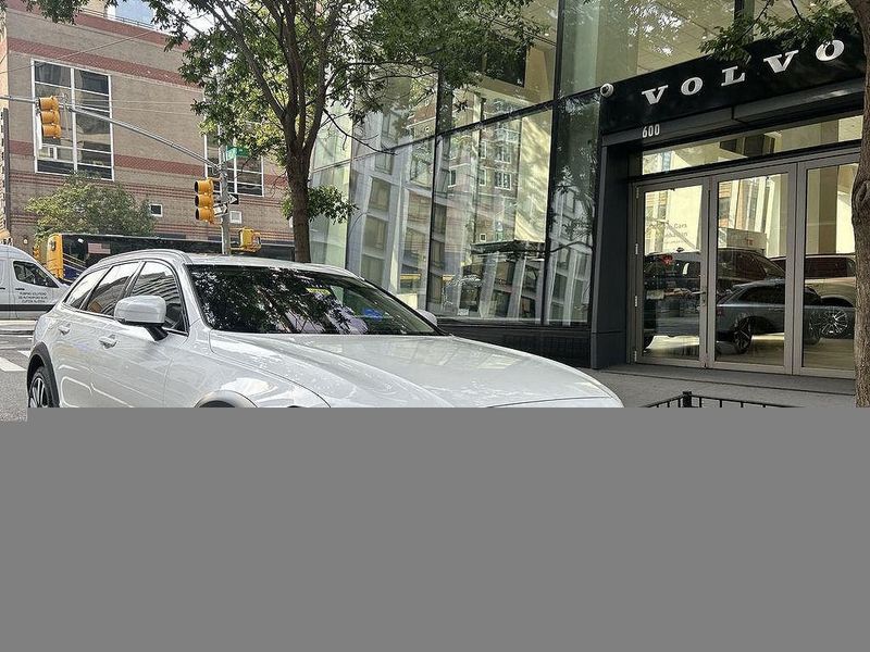 2025 Volvo V90cc — a typically priced live listing