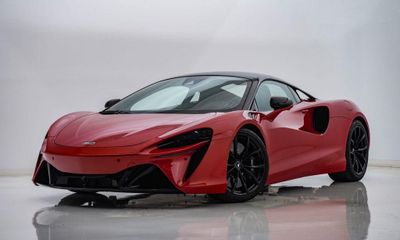 2023 McLaren Artura TechLux