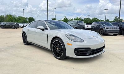 2023 Porsche Panamera 4 Platinum