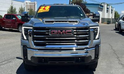 2024 GMC Sierra HD SLT
