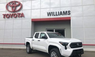 2025 Toyota Tacoma SR