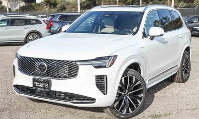 2026 Volvo XC90 Plus Bright