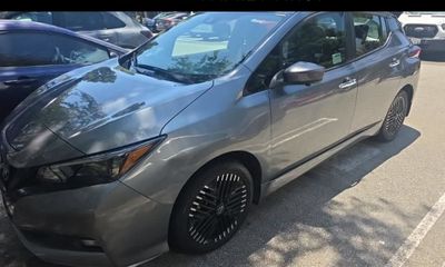 2023 Nissan Leaf SV