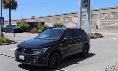 2024 Volkswagen Tiguan 4MOTION SE Black