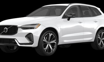 2026 Volvo XC60 Plus Dark