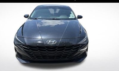 2022 Hyundai Elantra SE