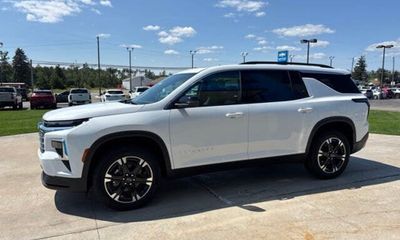 2027 Chevrolet Traverse LT