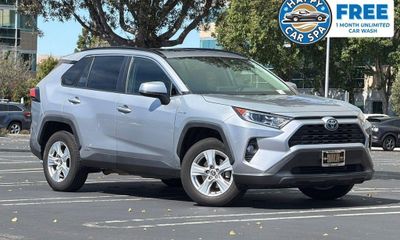 2020 Toyota RAV4 XLE HV