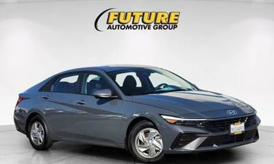 2025 Hyundai Elantra SE