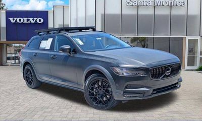 2018 Volvo V90CC Momentum