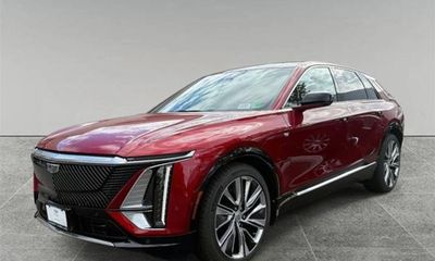 2024 Cadillac Lyriq LUX 3