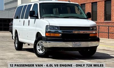 2017 Chevrolet Express Passenger LT