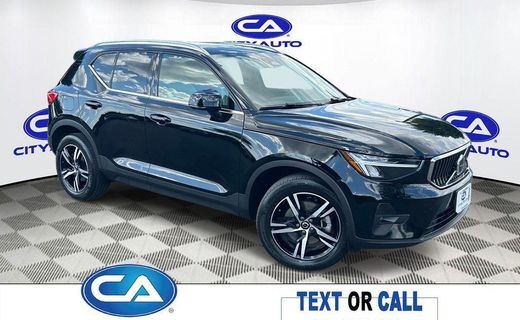 2023 Volvo XC40 Plus Bright