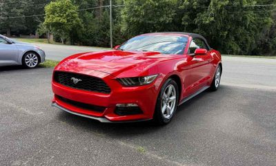 2015 Ford Mustang V6 Convertible