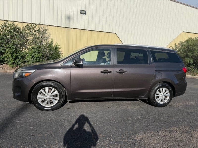 2015 Kia Sedona — a typically priced live listing