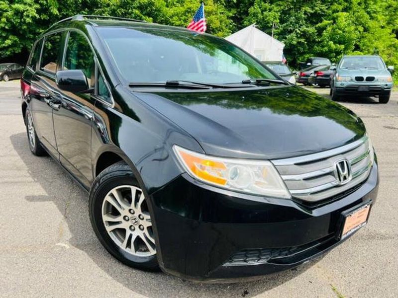 2011 Honda Odyssey — a typically priced live listing