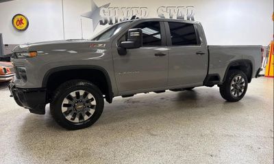 2024 Chevrolet Silverado HD Custom