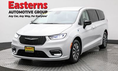 2024 Chrysler Pacifica Select