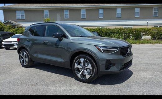 2026 Volvo XC40 Plus Dark