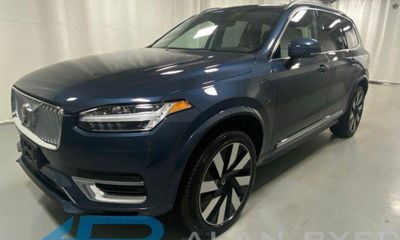 2025 Volvo XC90 Plus Bright