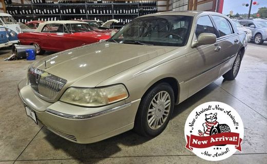 2006 Lincoln Town CAR Signature Limited