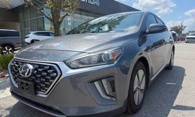 2020 Hyundai Ioniq SE