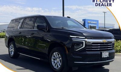 2025 Chevrolet Suburban LT
