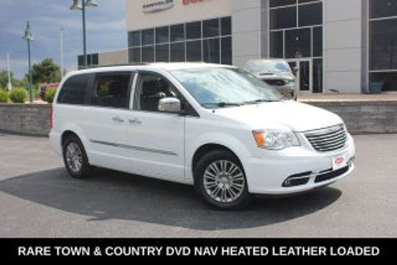 2015 Chrysler Town And Country — a typically priced live listing