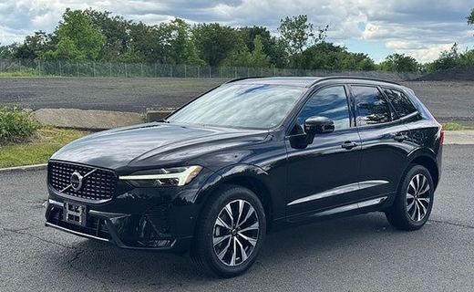 2023 Volvo XC60 Plus Dark