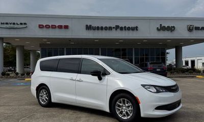2027 Chrysler Pacifica LX