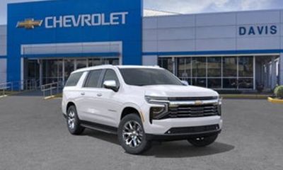 2023 Chevrolet Suburban LT