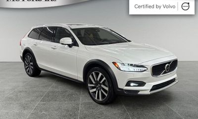 2022 Volvo V90CC Inscription