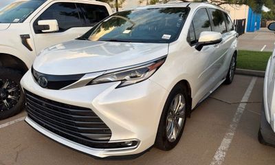 2022 Toyota Sienna Platinum