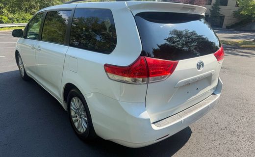 2011 Toyota Sienna XLE