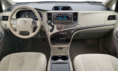 2014 Toyota Sienna LE