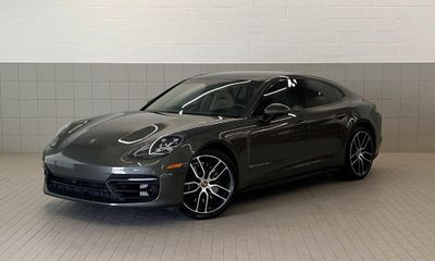 2023 Porsche Panamera 4 E