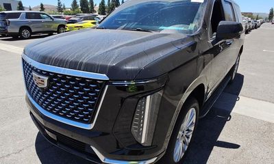 2025 Cadillac Escalade ESV